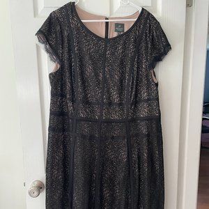 Short-sleeved black lace dress
